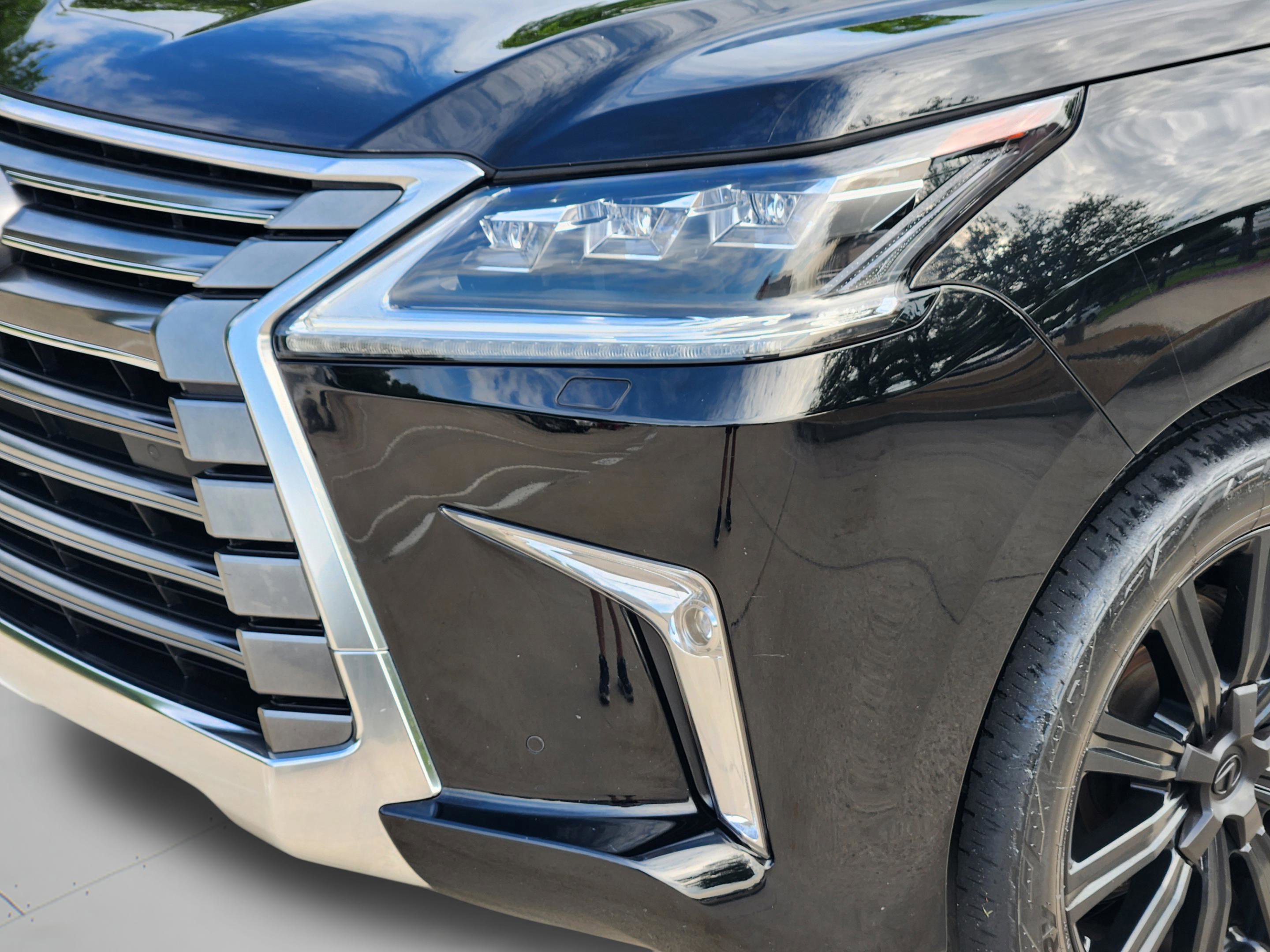 Used 2020 Lexus LX 570 4WD w/ Luxury Package image 34