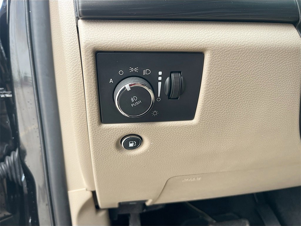 Used 2021 Jeep Grand Cherokee Laredo image 10