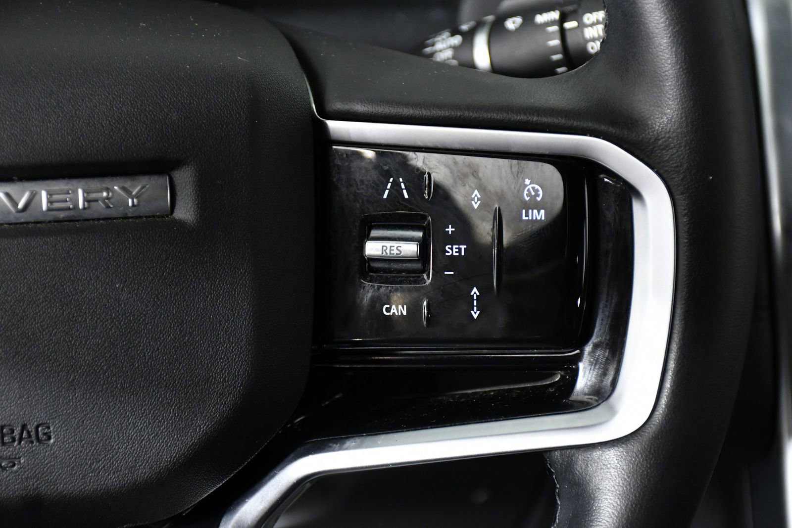 Used 2023 Land Rover Discovery Sport S image 9