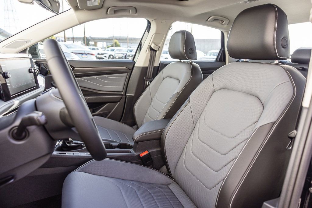 New 2025 Volkswagen Jetta SEL image 8