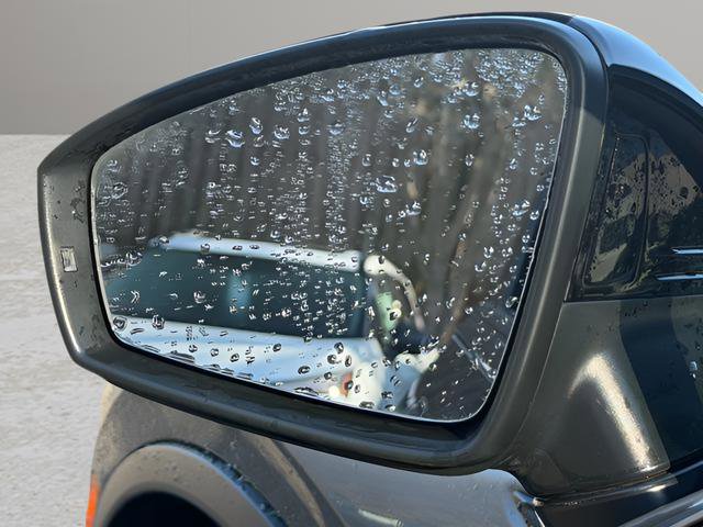 Used 2022 Volkswagen Tiguan SE R-Line image 12