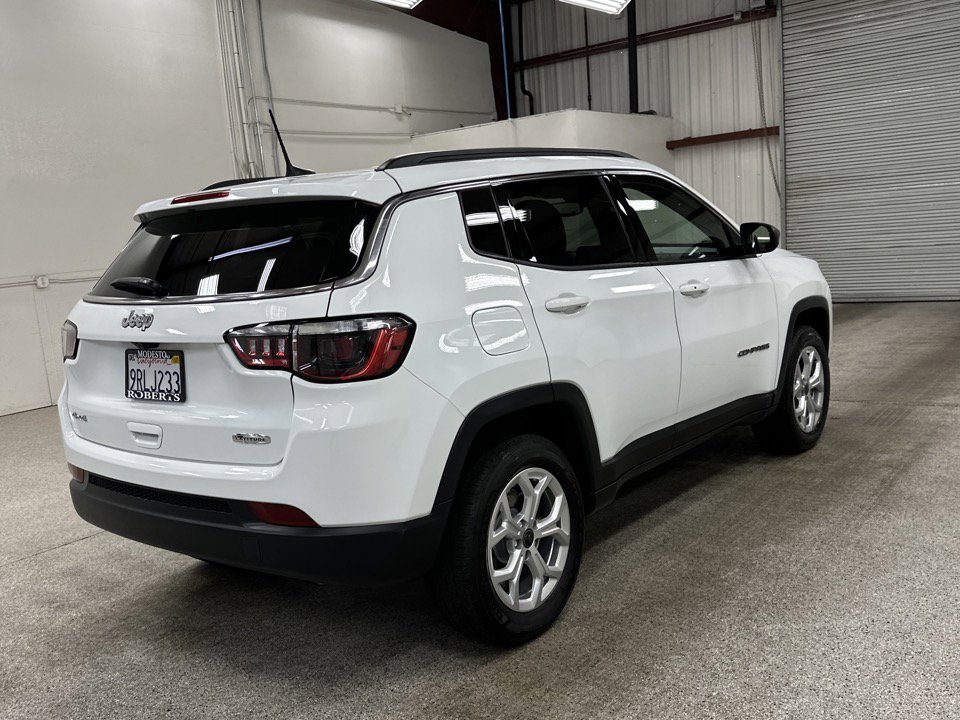 Used 2025 Jeep Compass Latitude w/ Convenience Group image 18