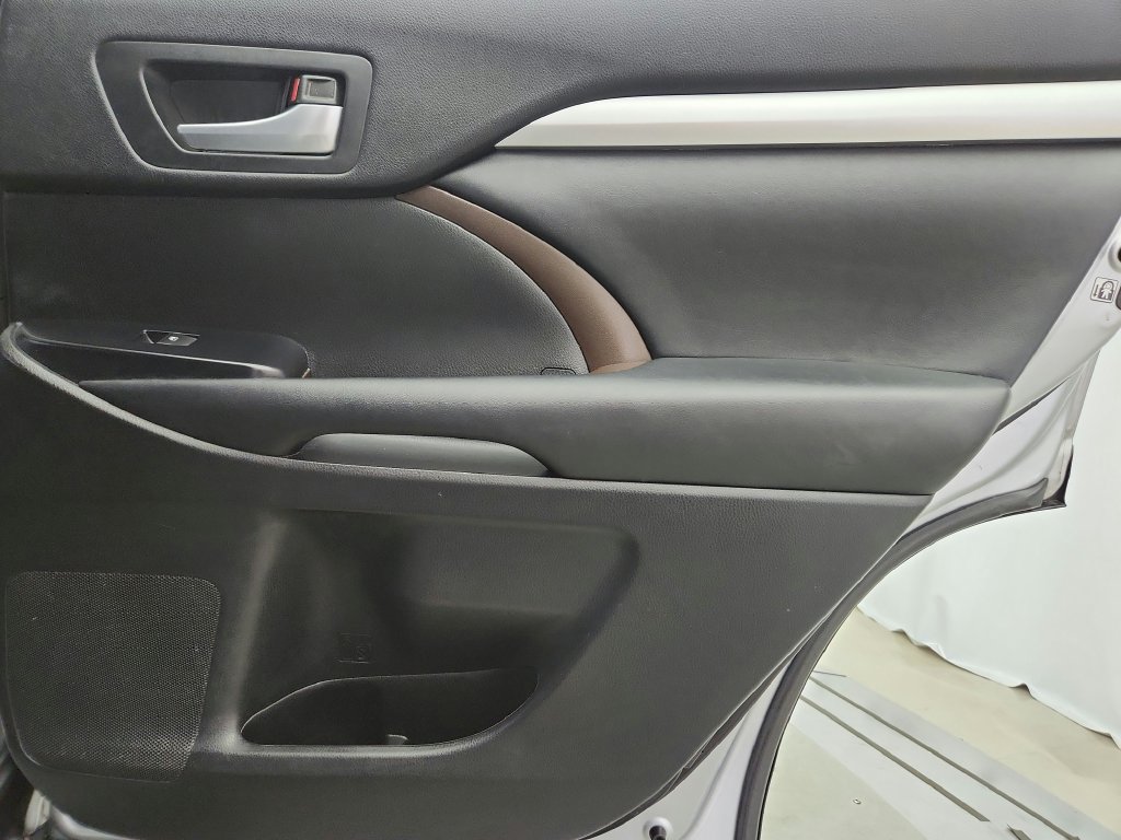 Used 2015 Toyota Highlander XLE AWD/4WD image 33