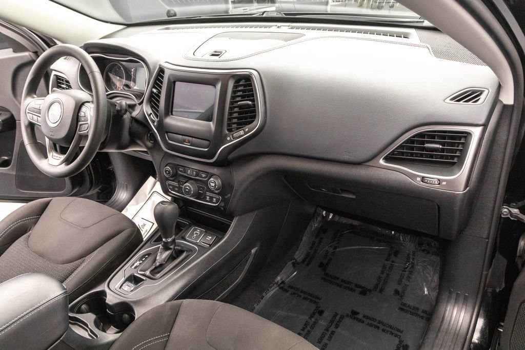 Used 2019 Jeep Cherokee Latitude w/ Popular Appearance Group image 31