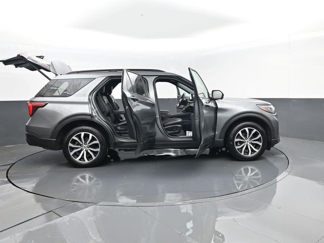 Used 2025 Ford Explorer ST-Line AWD/4WD image 32