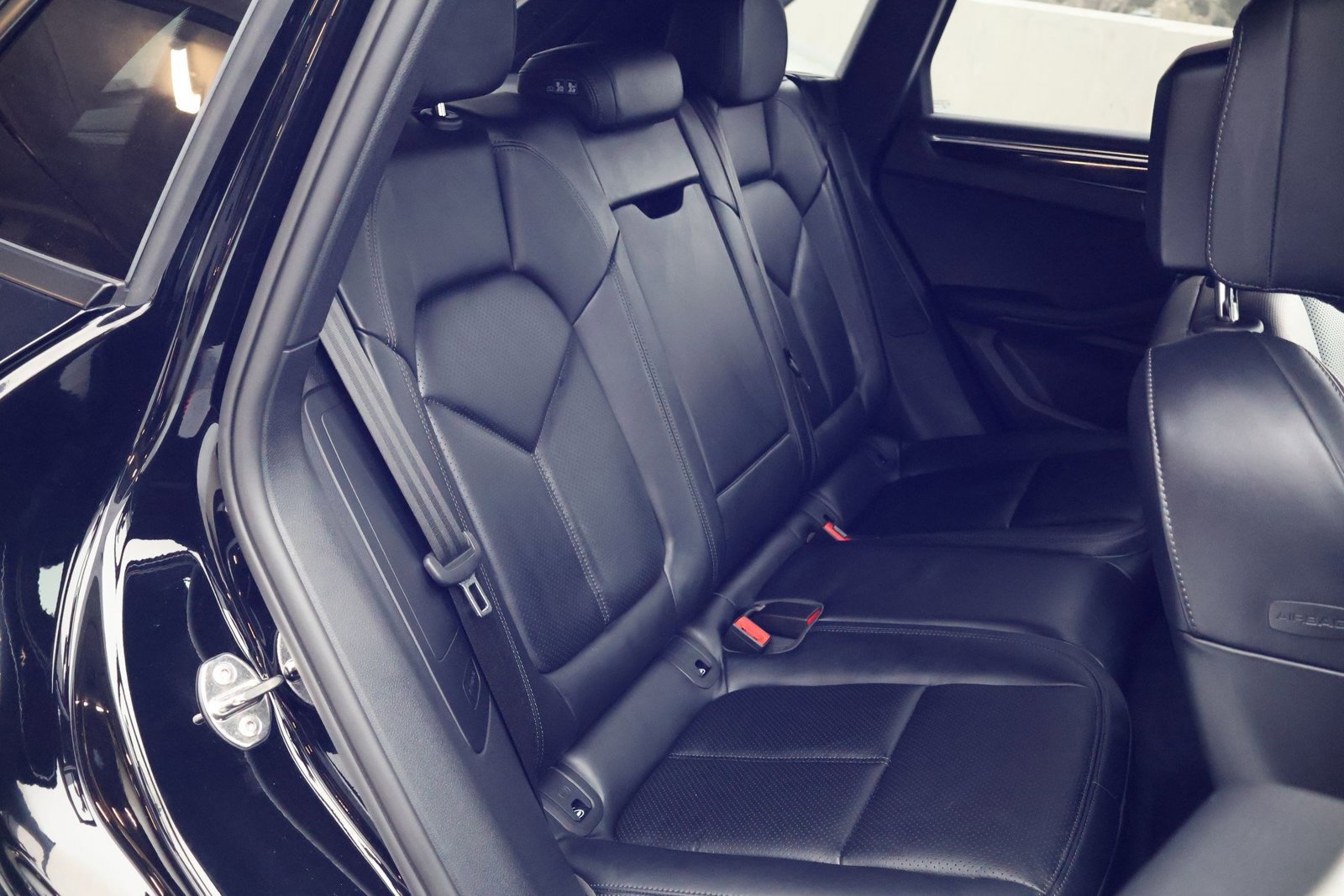 Certified 2025 Porsche Macan image 23