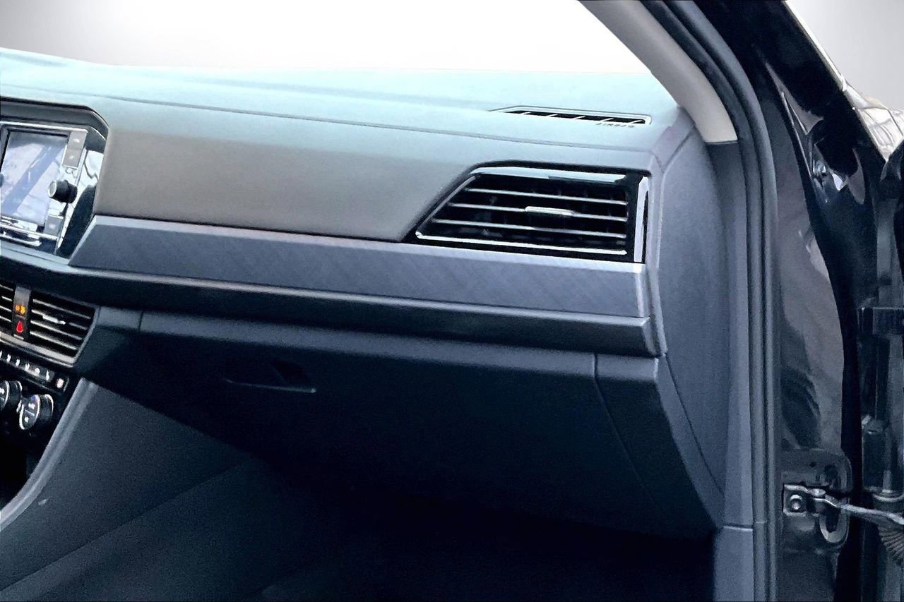 Used 2024 Volkswagen Jetta SE image 18