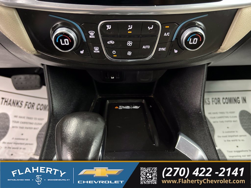 Used 2022 Chevrolet Traverse LT FWD image 30