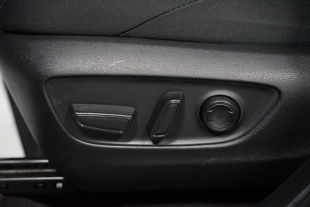 Certified 2021 Toyota Venza LE AWD/4WD image 32