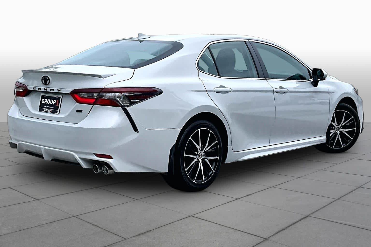 Used 2024 Toyota Camry SE FWD image 12