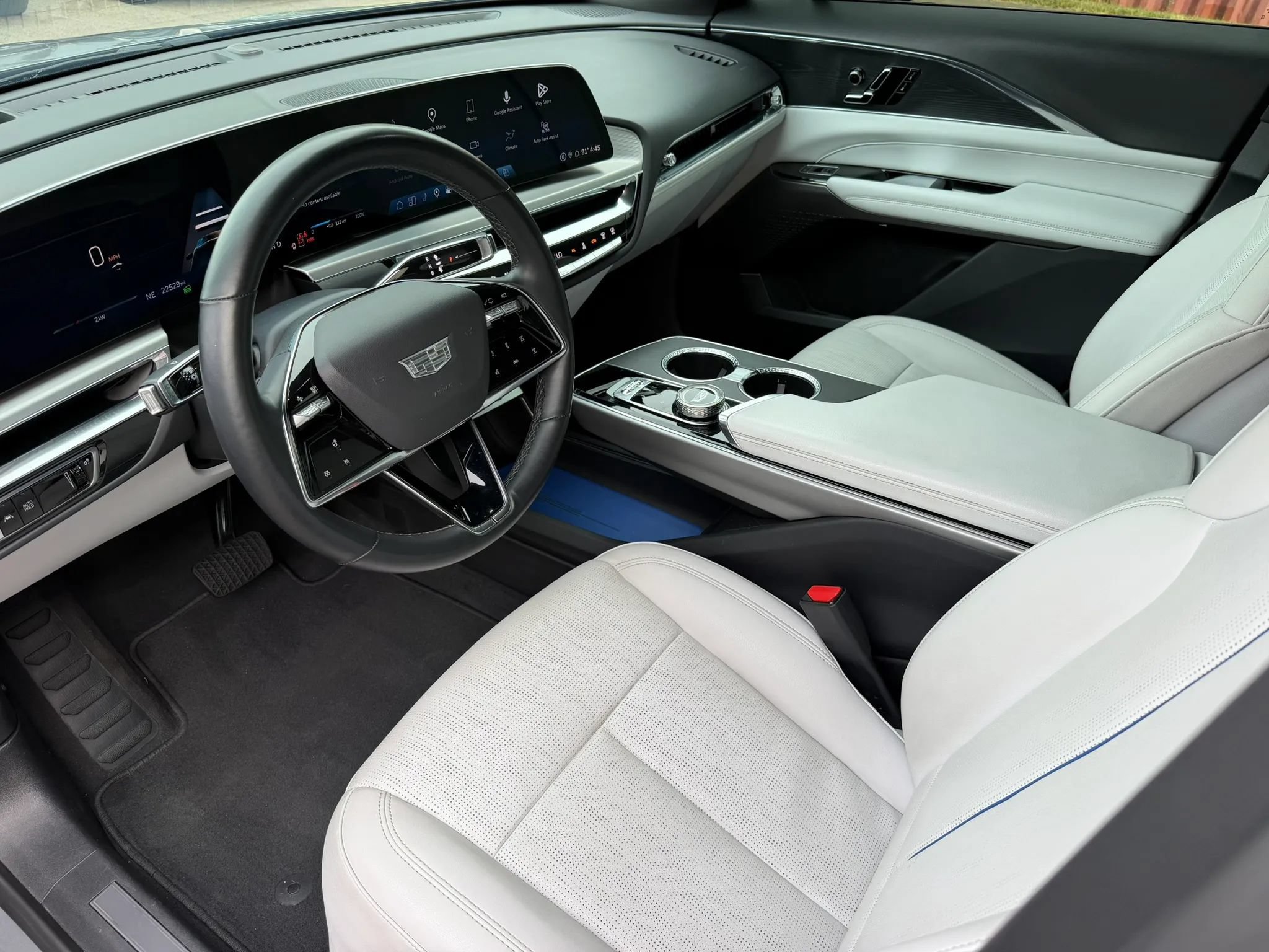 Used 2024 Cadillac Lyriq Luxury AWD/4WD image 13