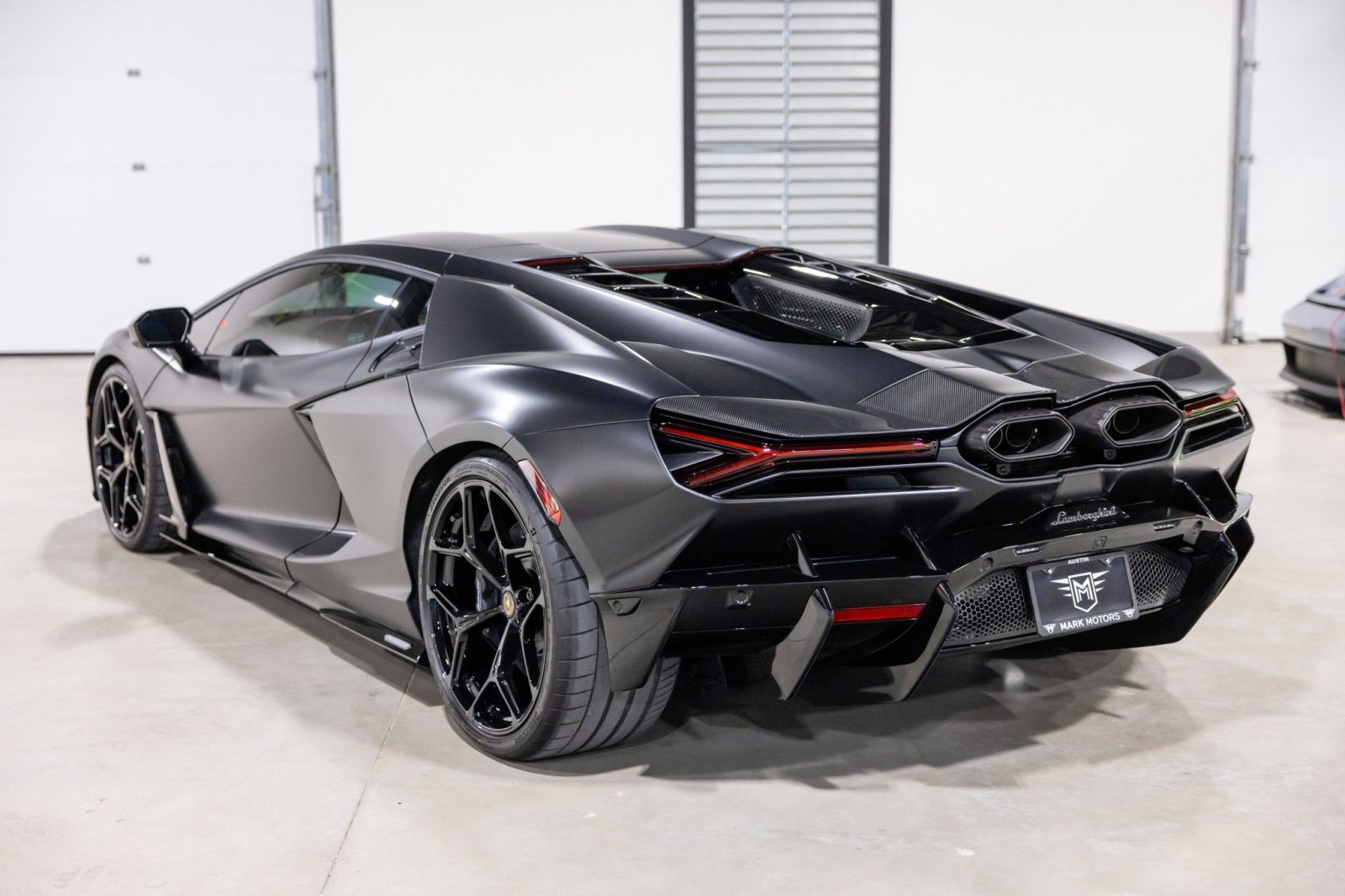 Used 2025 Lamborghini Revuelto image 7