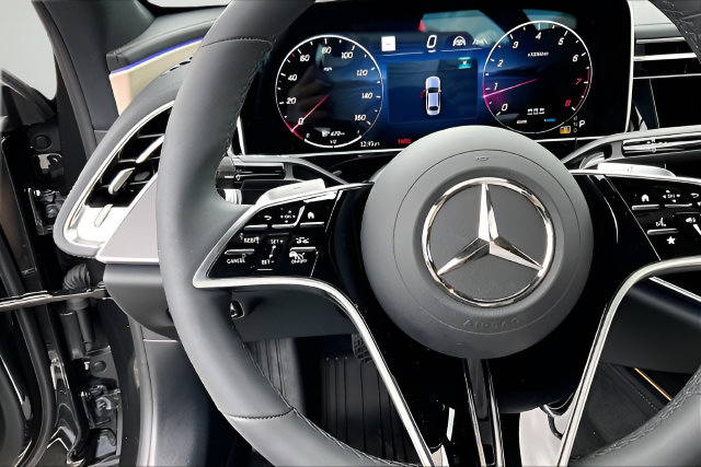 Used 2025 Mercedes-Benz E 350 Sedan image 10