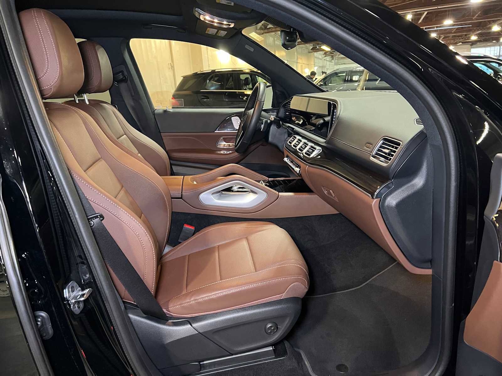 Certified 2025 Mercedes-Benz GLS 450 4MATIC image 11