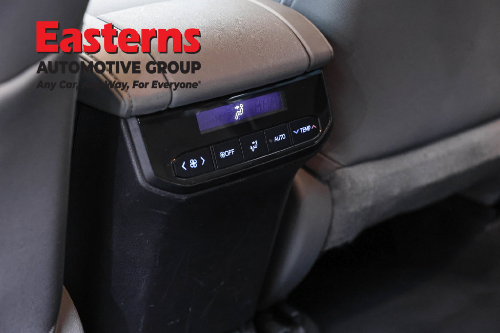 Used 2020 Toyota Highlander LE FWD image 24
