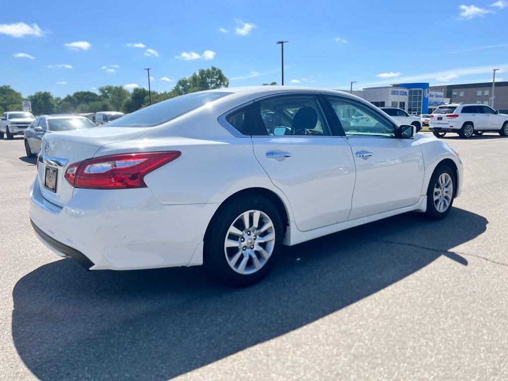 Used 2016 Nissan Altima 2.5 S w/ Power Driver Seat Package FWD image 5