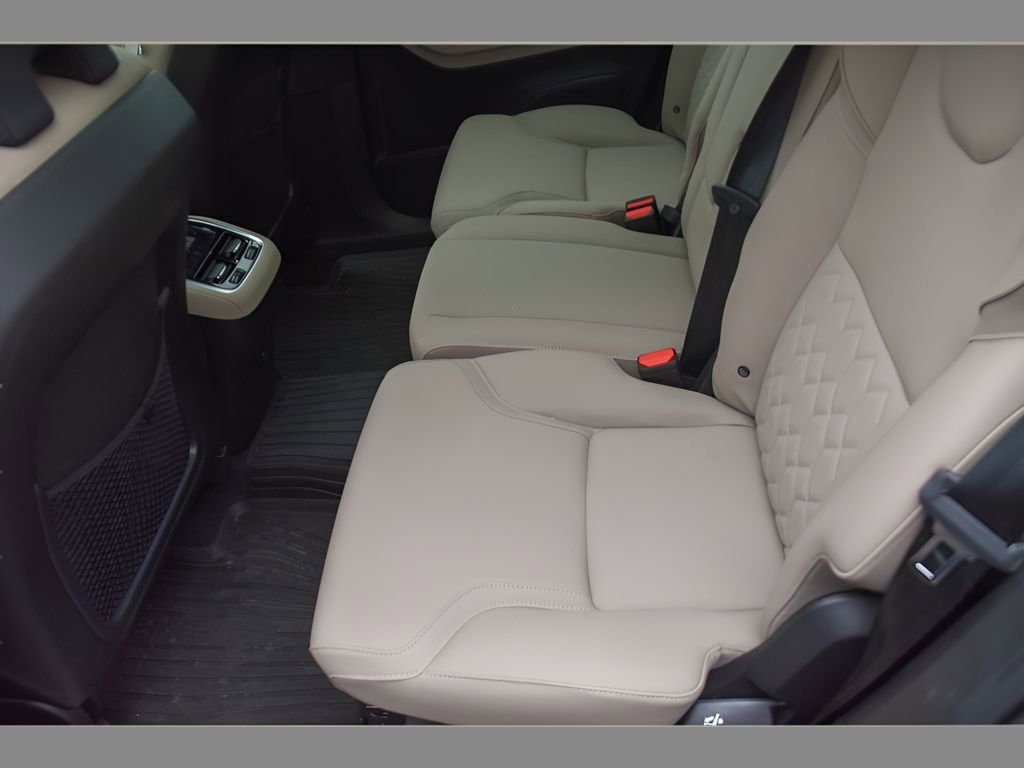 Certified 2026 Volvo XC90 B5 Core w/ Protection Package Premier AWD/4WD image 15
