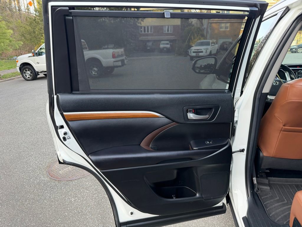 Used 2019 Toyota Highlander Limited Platinum AWD/4WD image 25