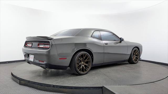 Used 2017 Dodge Challenger R/T w/ Driver Convenience Group RWD image 8