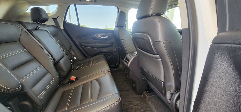 Used 2024 GMC Terrain Denali w/ Denali Premium Package AWD/4WD image 27