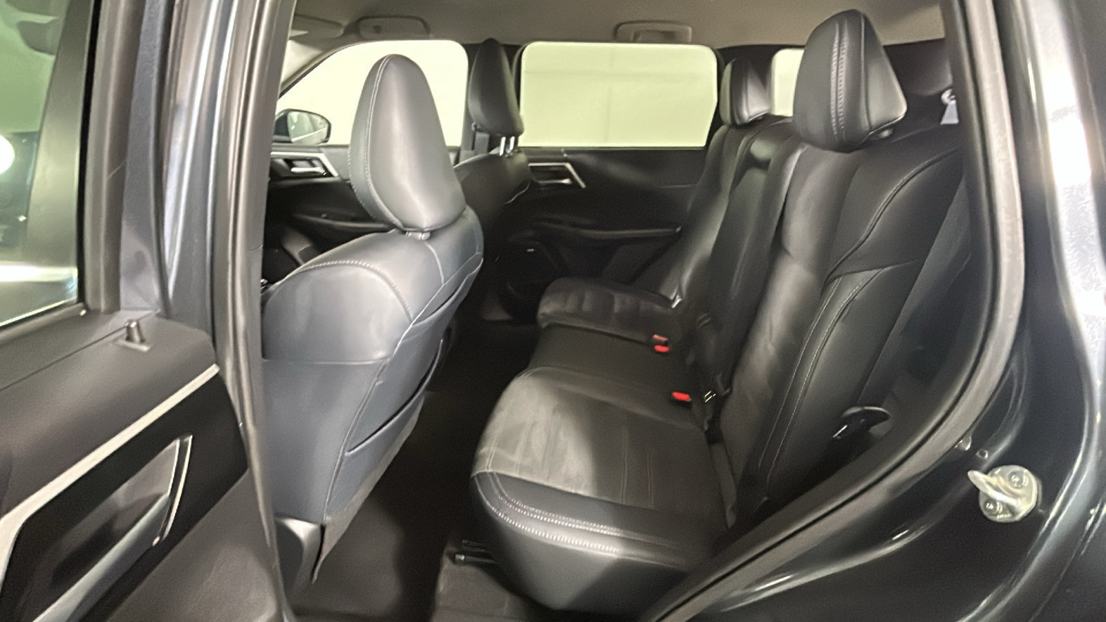 Used 2025 Mitsubishi Outlander SE AWD/4WD image 30