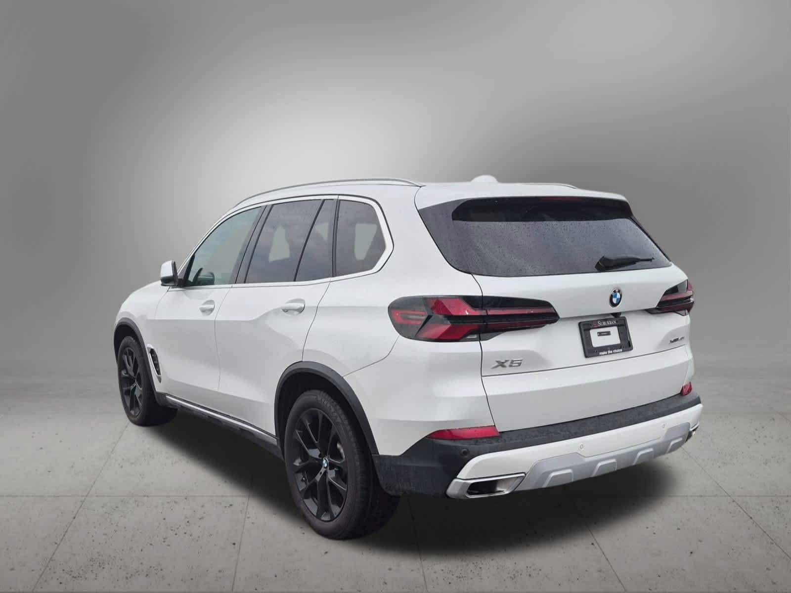 Used 2024 BMW X5 xDrive40i w/ Parking Assistance Package AWD/4WD image 4