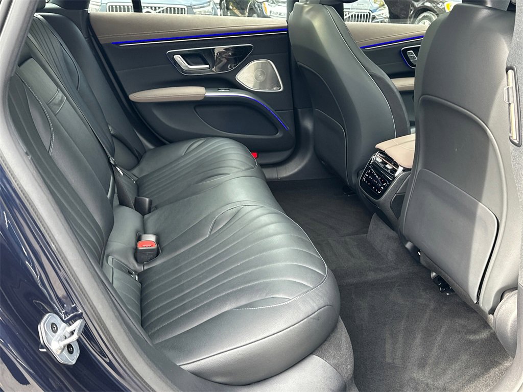 Used 2023 Mercedes-Benz EQS 580 4MATIC Sedan w/ Exclusive Trim Package image 18