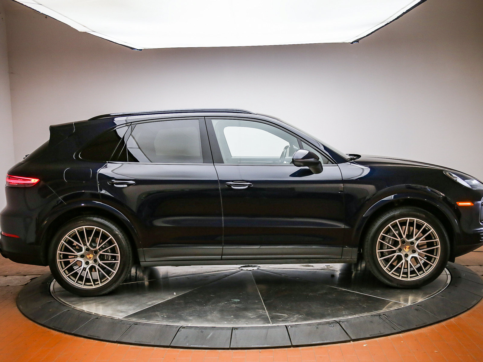 Certified 2023 Porsche Cayenne Platinum Edition AWD/4WD image 8