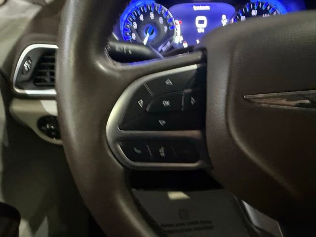 Used 2019 Chrysler Pacifica Touring-L Plus w/ Advanced Safetytec Group FWD image 14