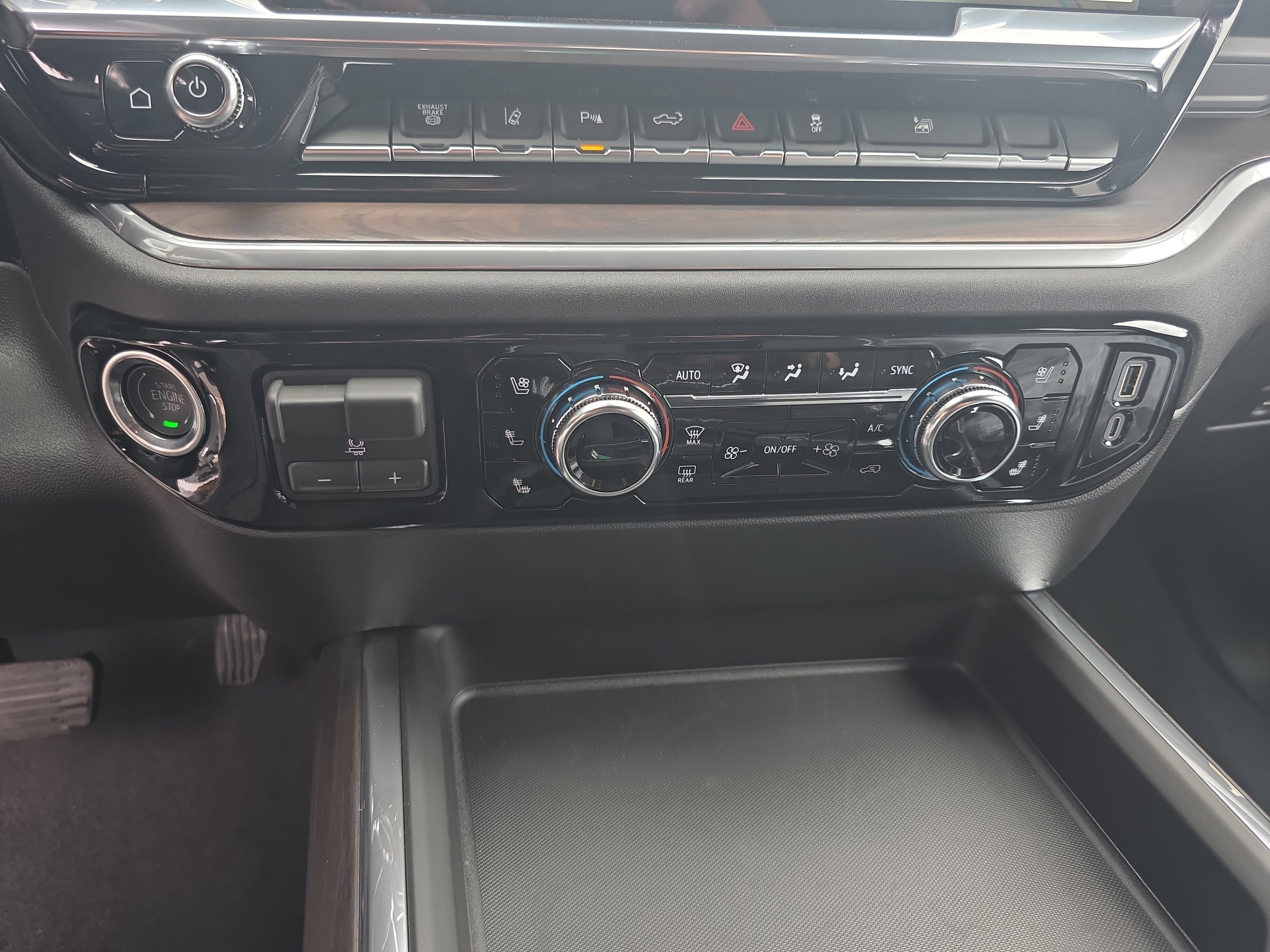 New 2025 GMC Sierra 2500 SLT w/ SLT Convenience Package AWD/4WD image 26