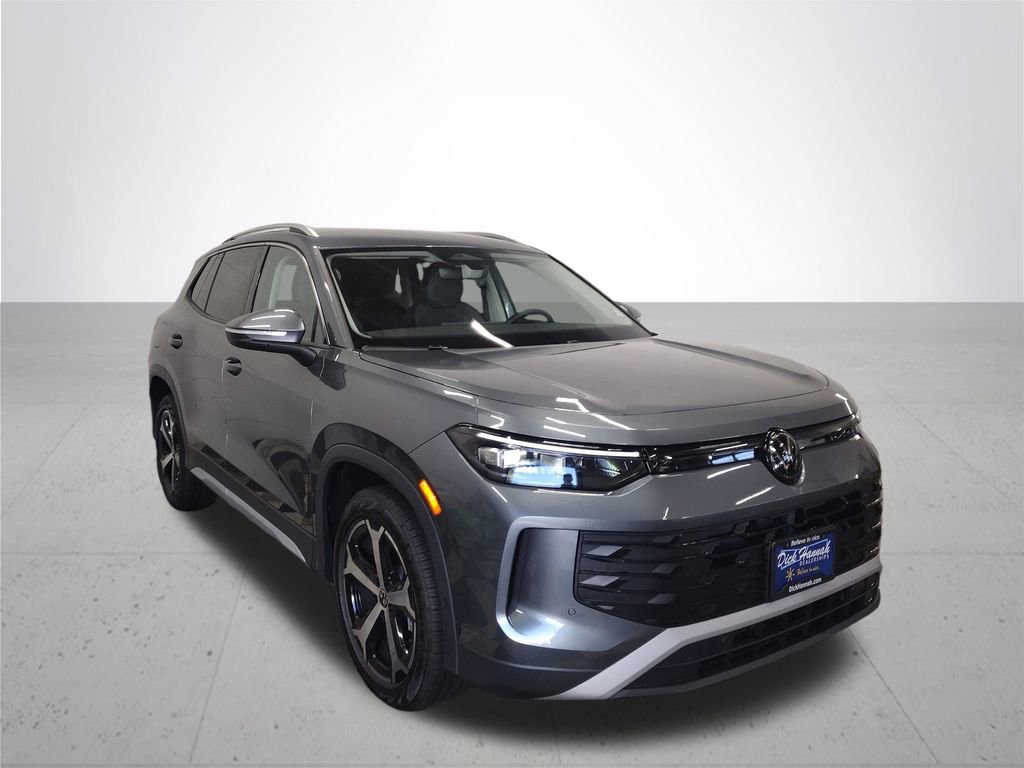 New 2025 Volkswagen Tiguan SE image 4