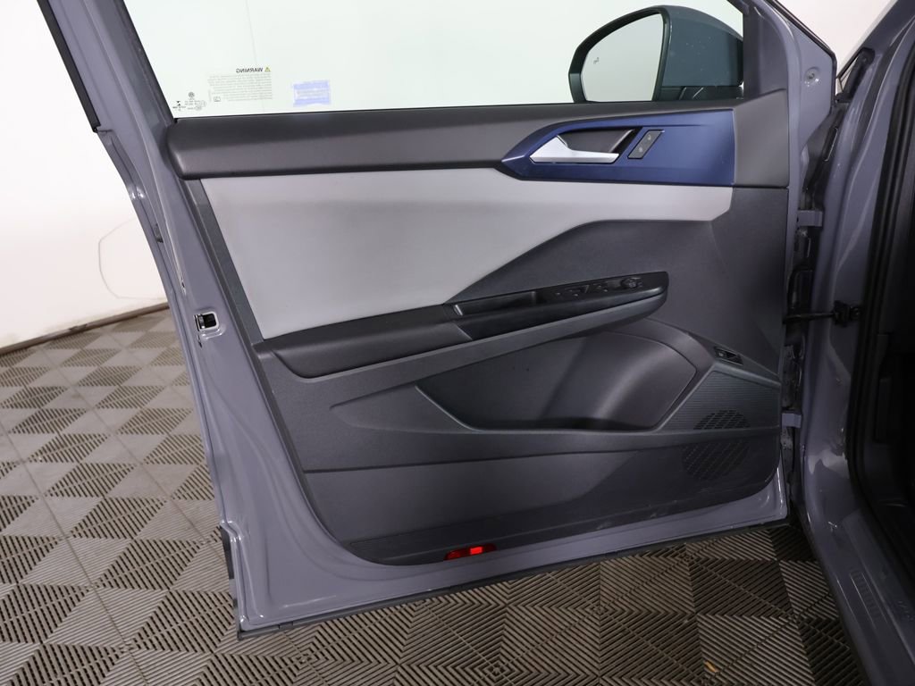 Used 2023 Volkswagen Taos SE w/ Panoramic Sunroof Package AWD/4WD image 24