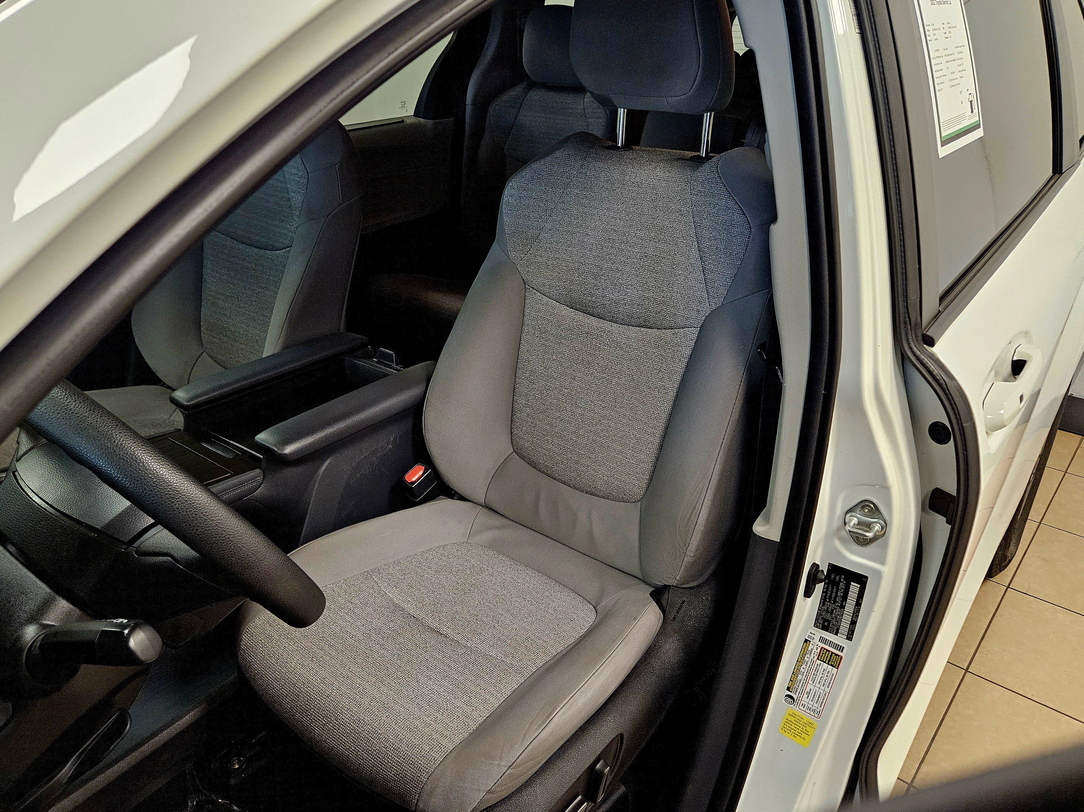 Used 2022 Toyota Sienna LE FWD image 32