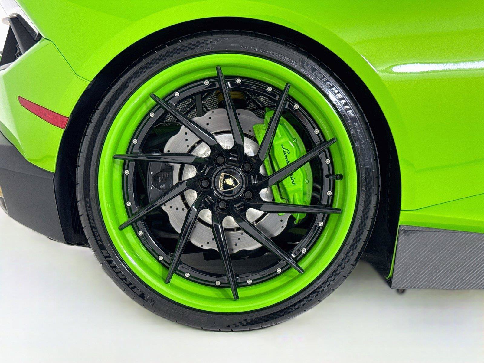 Used 2017 Lamborghini Huracan LP 580-2 RWD image 38