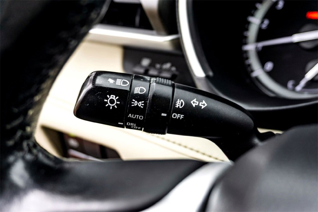 Used 2022 Toyota Highlander XLE image 19