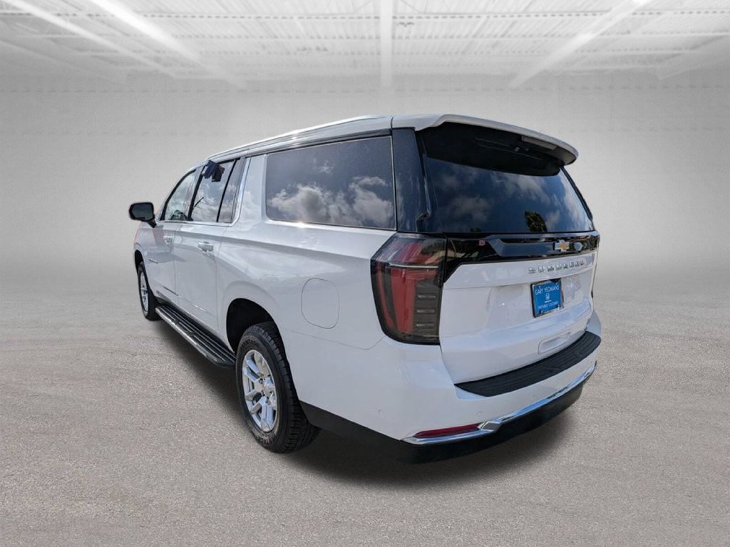 Used 2025 Chevrolet Suburban LT AWD/4WD image 7