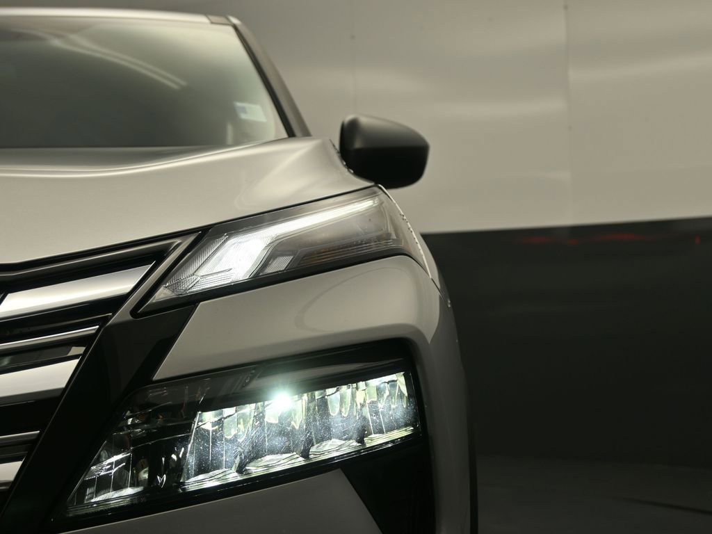Used 2025 Nissan Rogue S FWD image 10