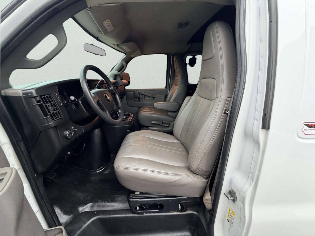 Used 2018 Chevrolet Express 2500 RWD image 21