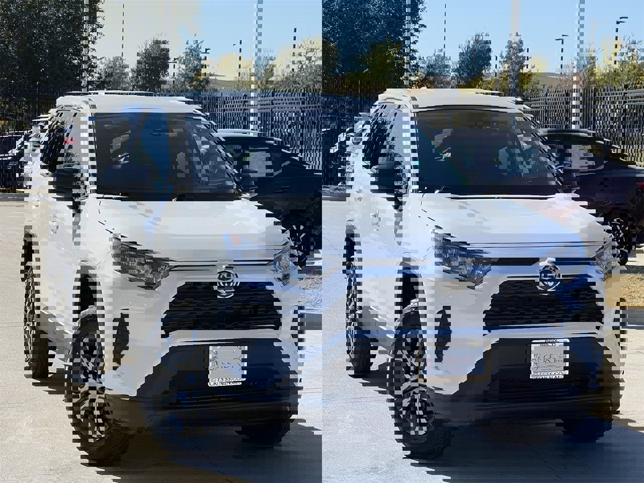 Used 2022 Toyota RAV4 LE image 2