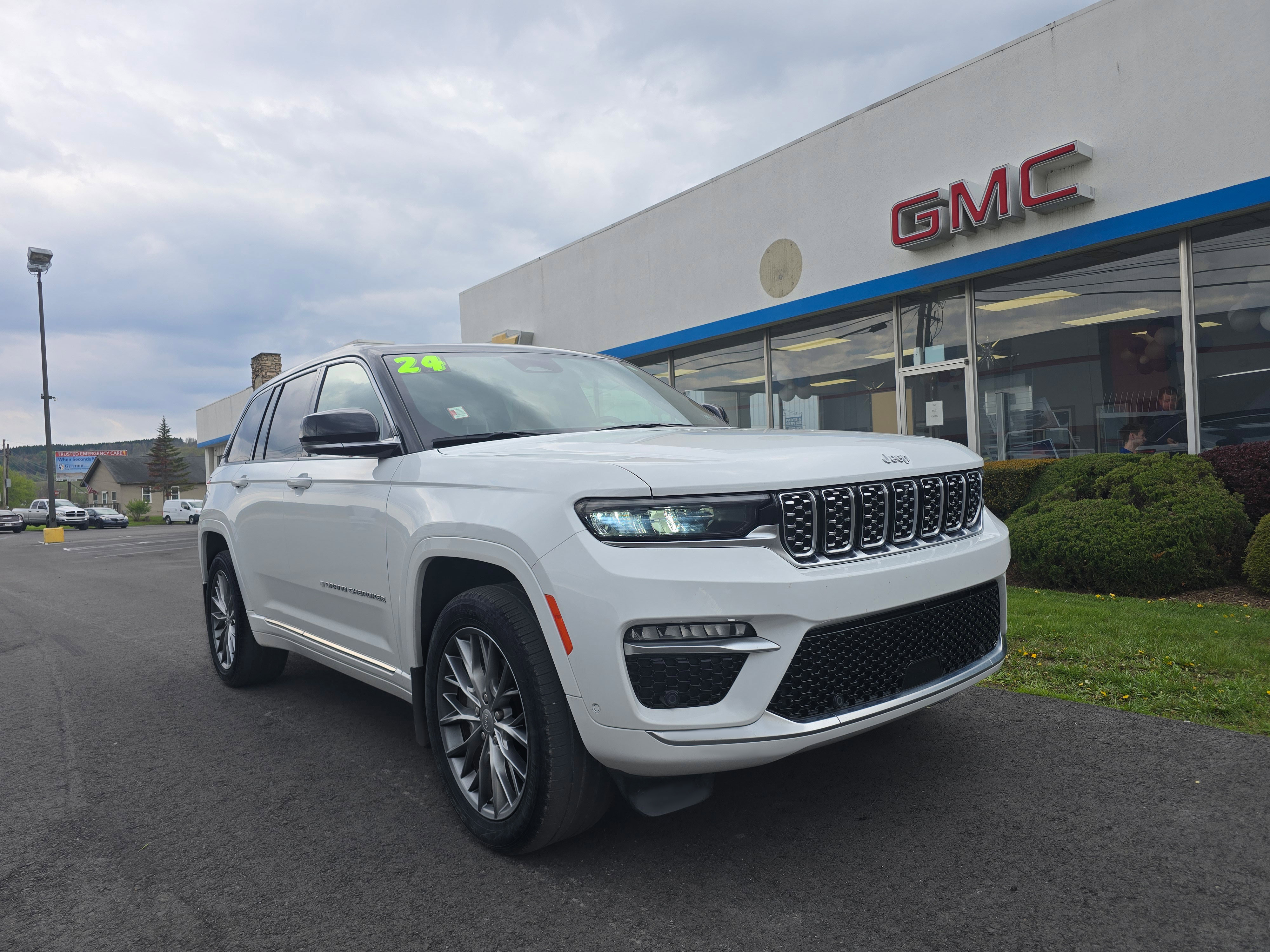 Used 2024 Jeep Grand Cherokee Summit w/ Adv Protech Group IV AWD/4WD image 1