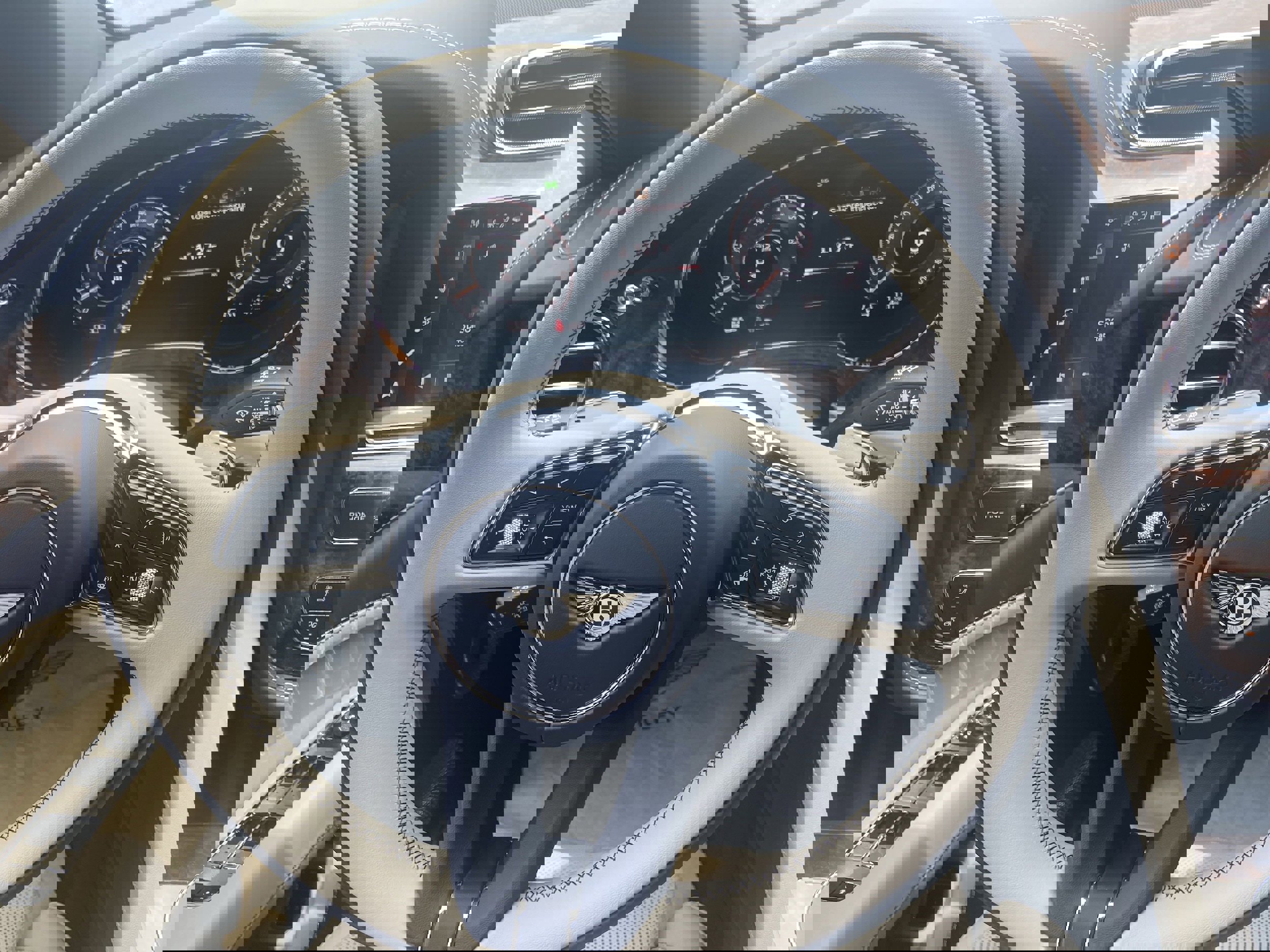 New 2025 Bentley Bentayga Extended Wheelbase image 19