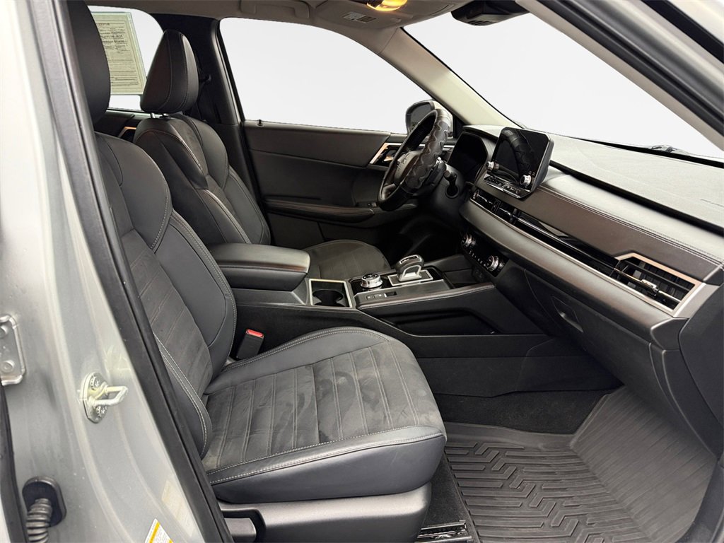 Used 2022 Mitsubishi Outlander SE image 25