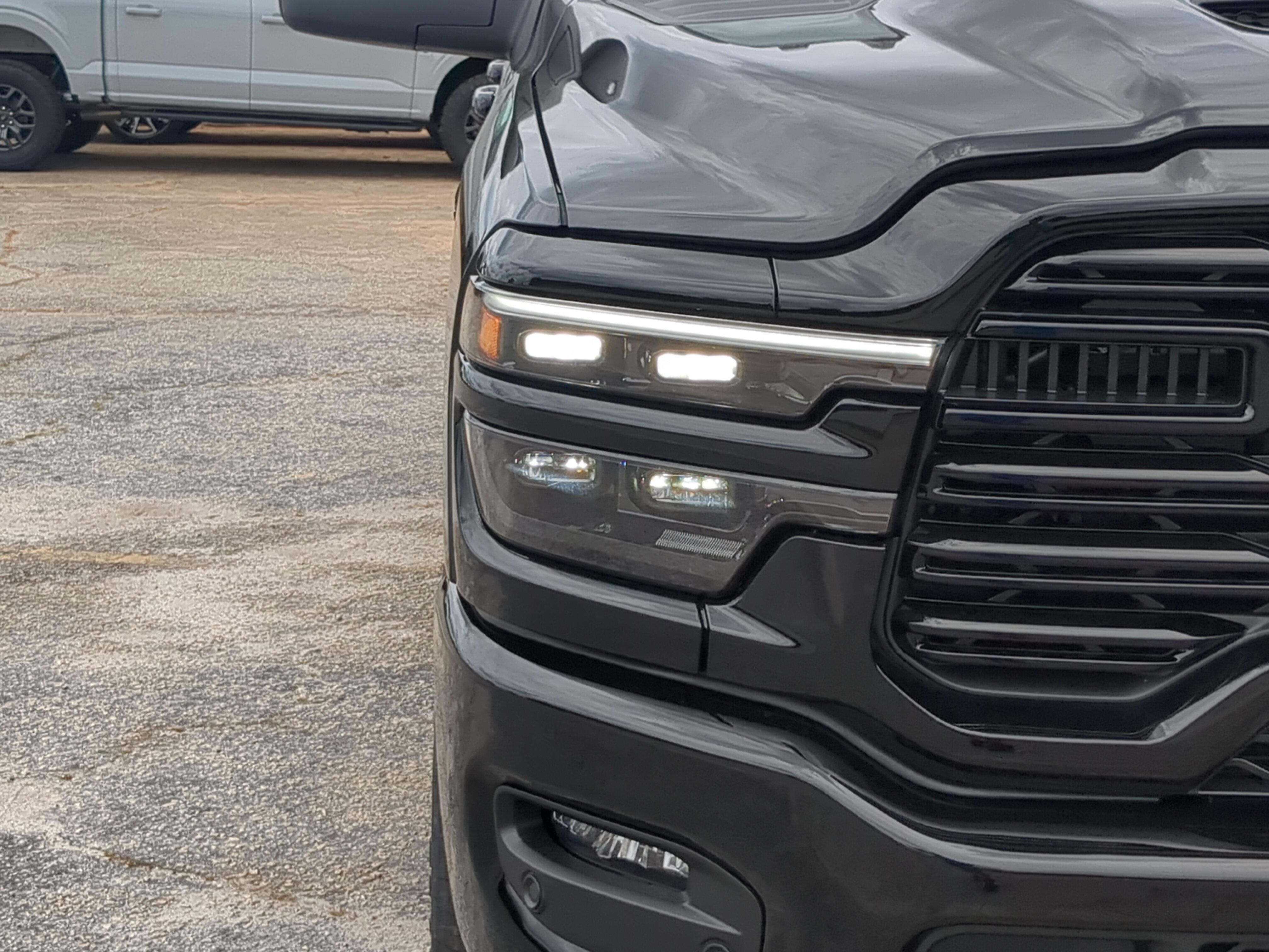 New 2026 RAM 2500 Laramie AWD/4WD image 9