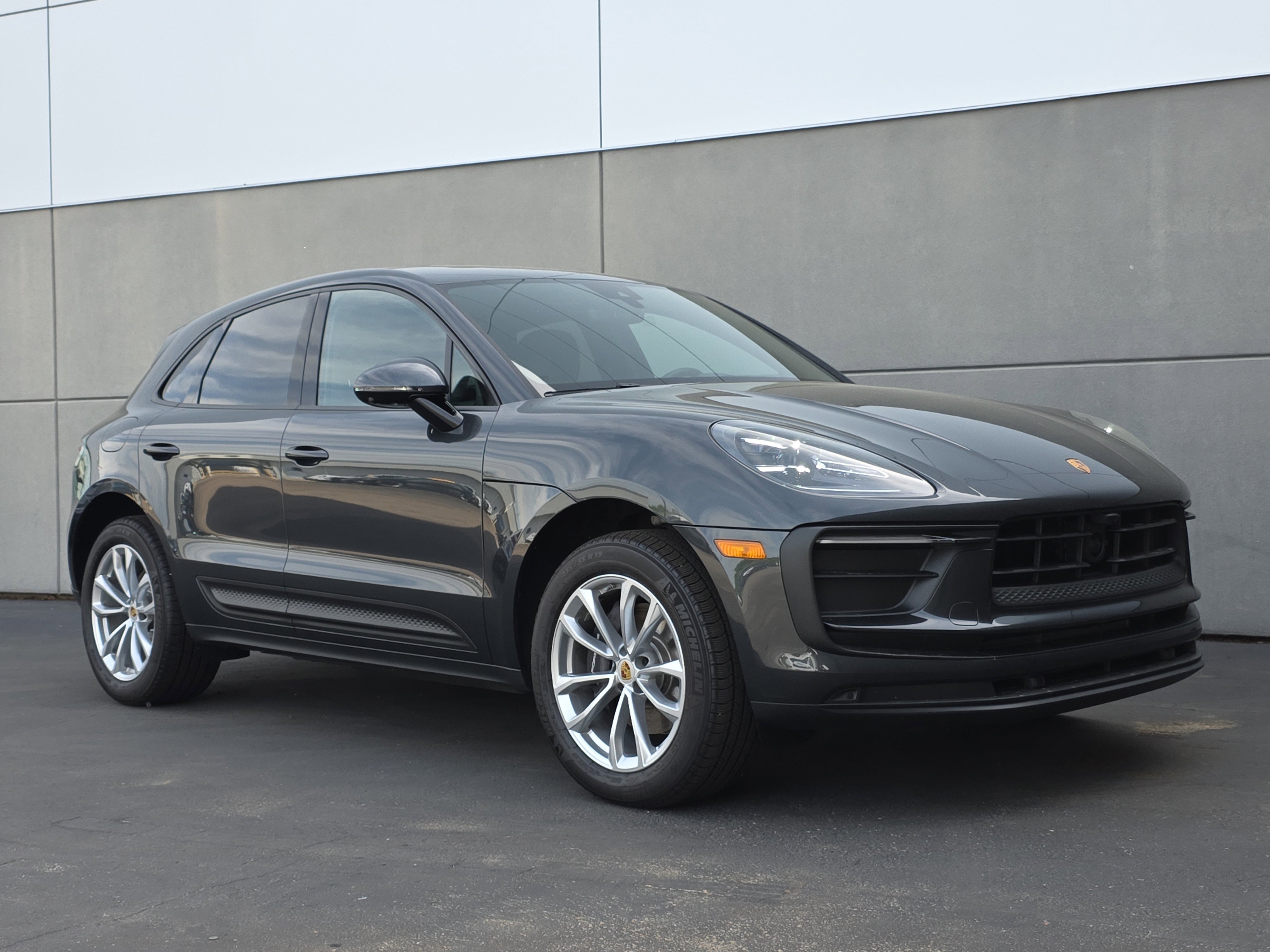Used 2026 Porsche Macan AWD/4WD image 9