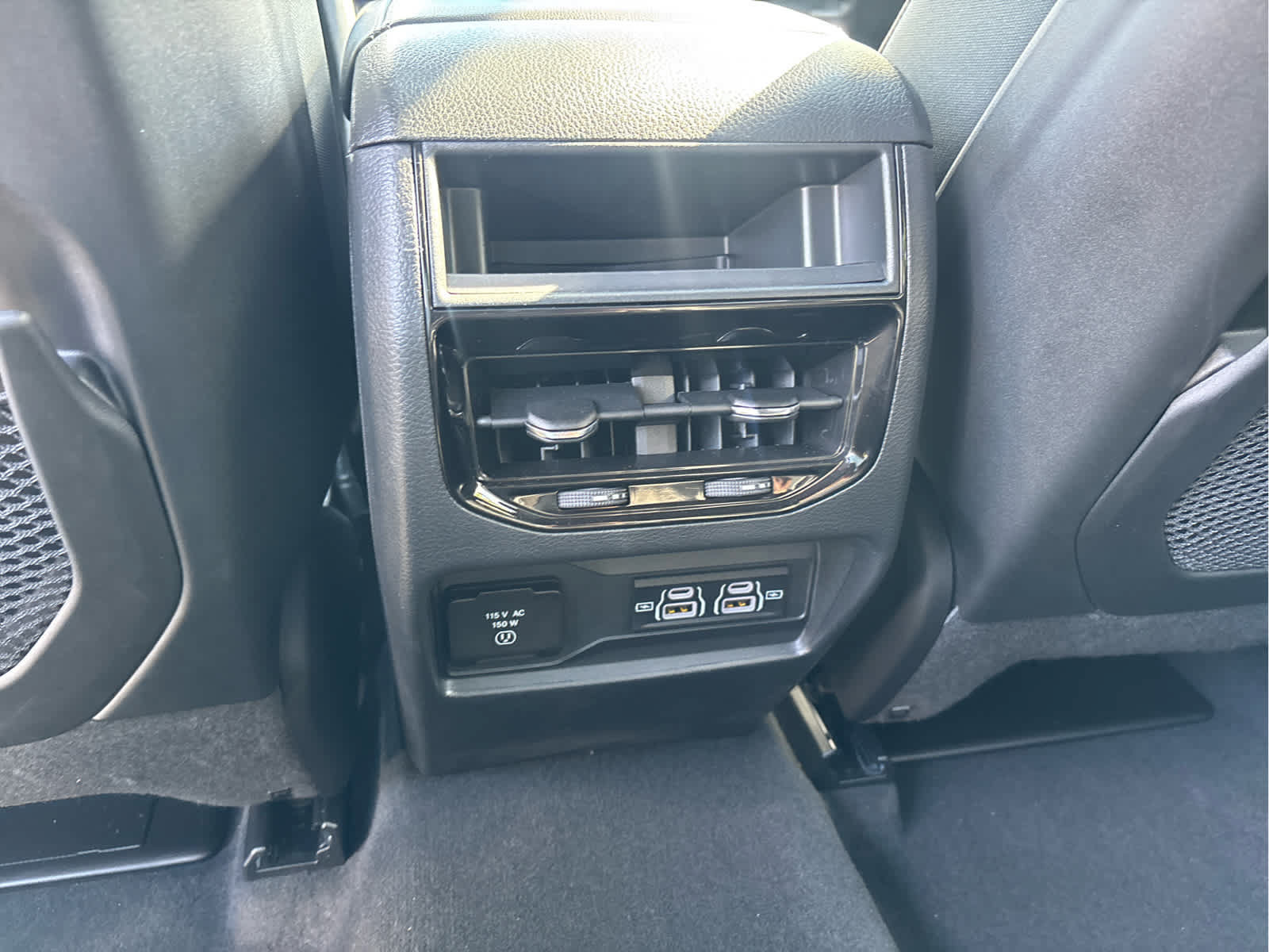 Used 2025 Jeep Grand Cherokee Altitude AWD/4WD image 26