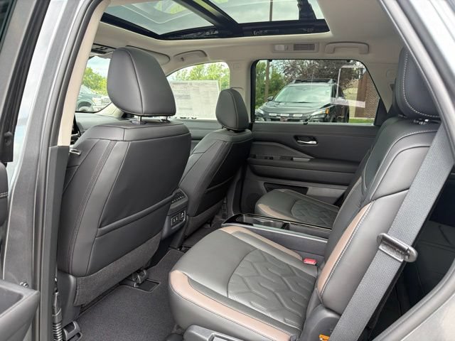 New 2026 Nissan Pathfinder Platinum AWD/4WD image 19