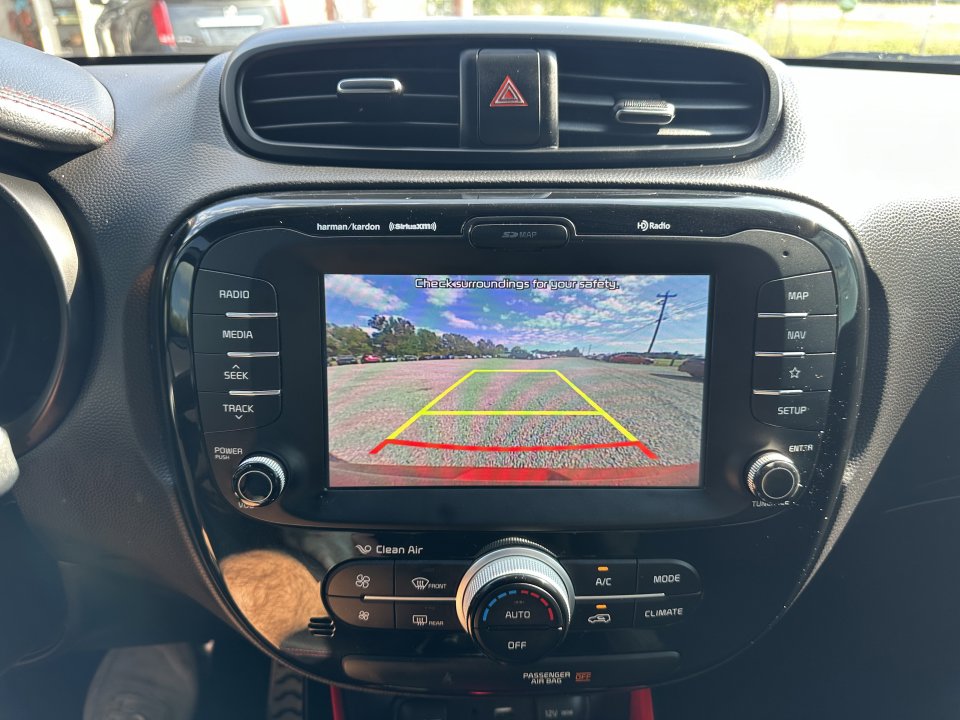 Used 2019 Kia Soul + image 11