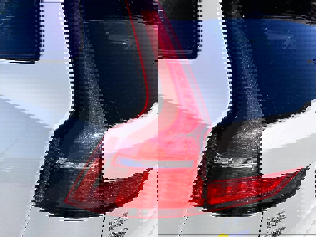 Used 2020 Volvo V60 T5 Cross Country w/ Protection Package image 31