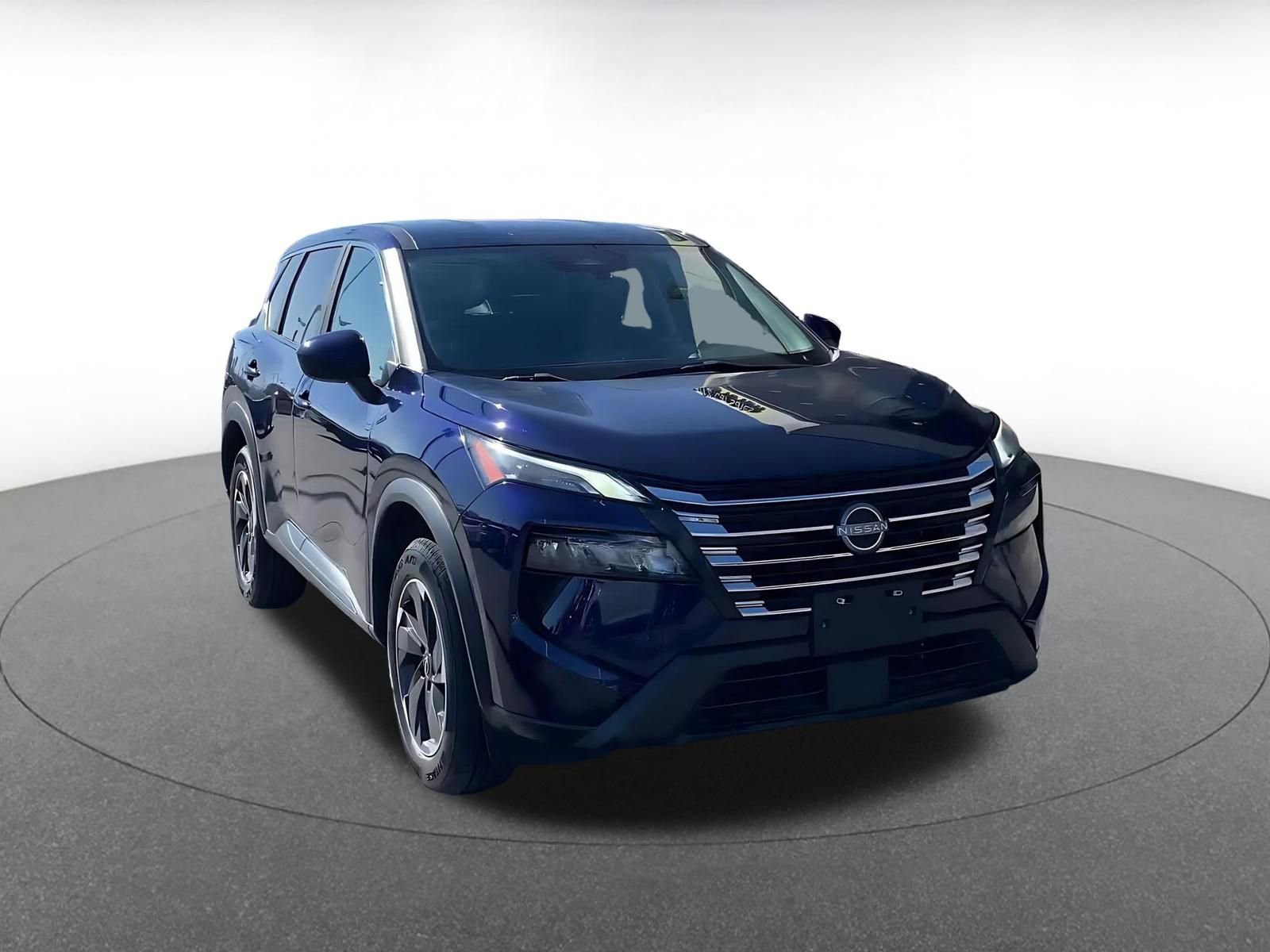 Used 2024 Nissan Rogue SV image 3