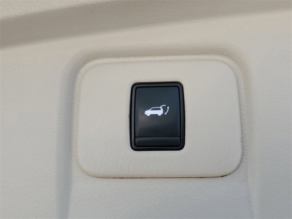 Certified 2018 Nissan Murano SL w/ Cargo Package image 10